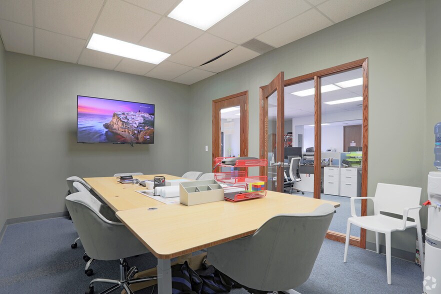 More Photos Of 5509 N Cumberland Ave, Chicago Office For Lease