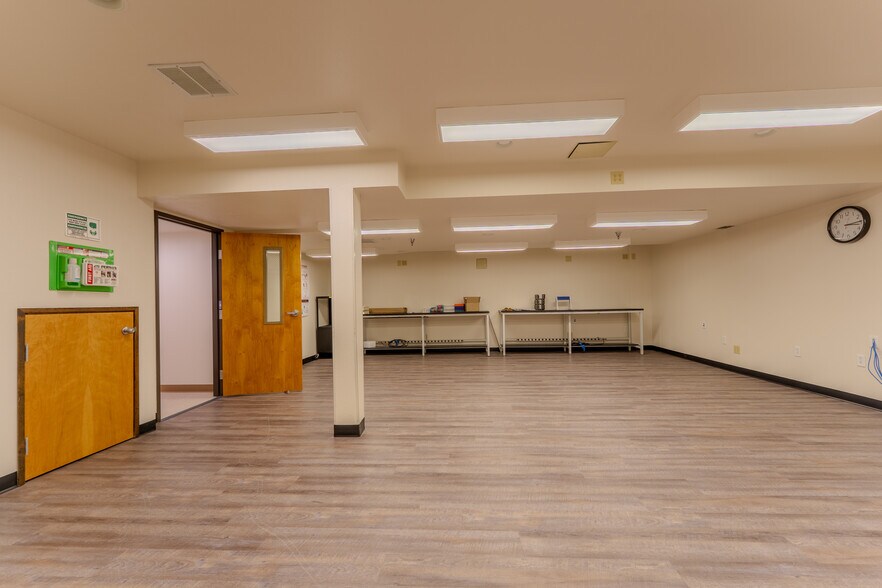 More Photos Of 890 N 2nd St, Lander Office For Sale