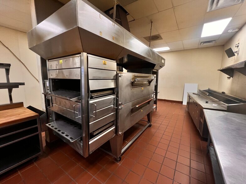 More Photos Of 920 Loveland-Madeira Rd, Loveland Storefront For Lease