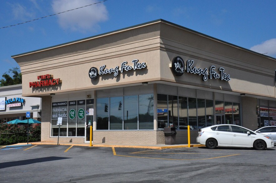 More Photos Of 5280 Buford Hwy NE, Atlanta Storefront For Lease