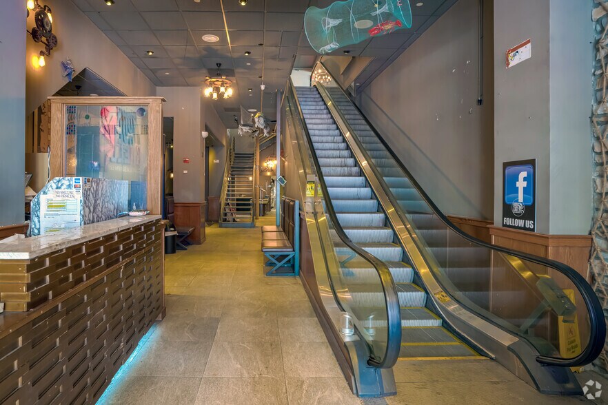 More Photos Of 161-21 Jamaica Ave, Jamaica Office For Lease