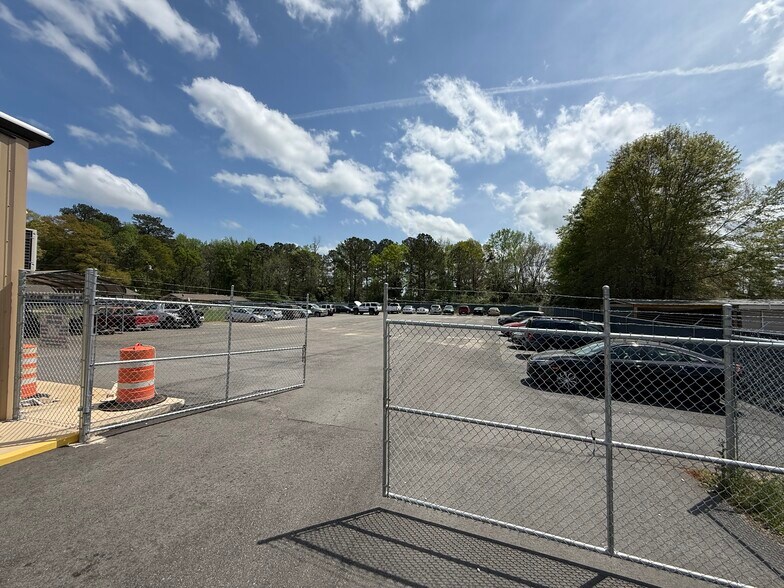 More Photos Of 1026 Country Club Dr, Auburn Parking Lot For Sale