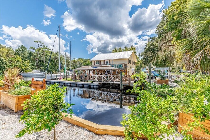 More Photos Of 6617 Riverside Dr, Yankeetown Marina For Sale