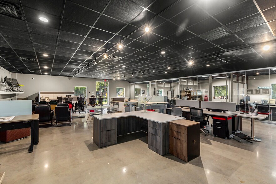 More Photos Of 22303 Tuwa Rd, Tomball Showroom For Sale