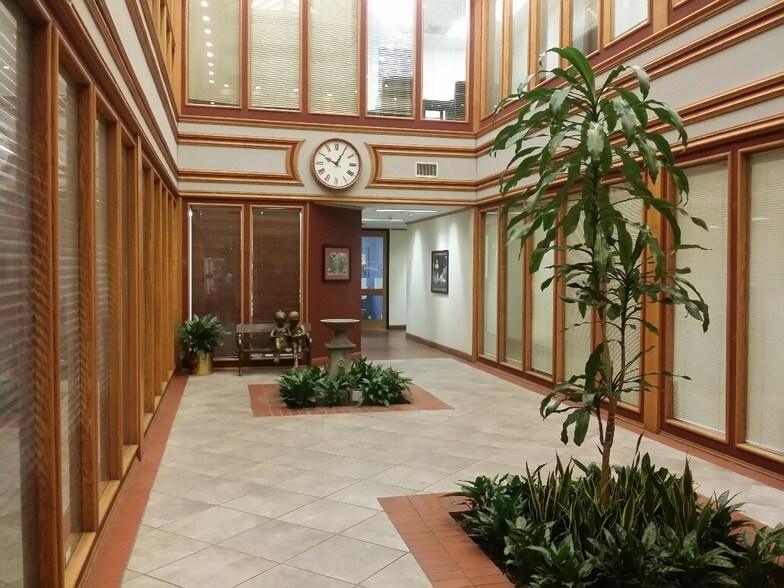 More Photos Of 709 E Colorado Blvd, Pasadena Office For Lease