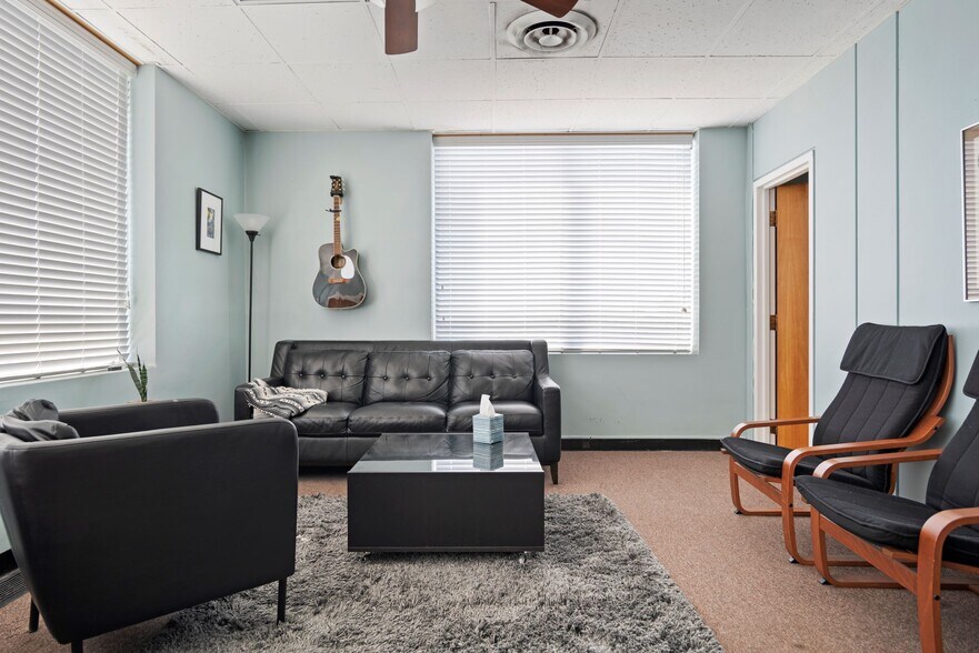 More Photos Of 10540 S Western Ave, Chicago Office For Lease