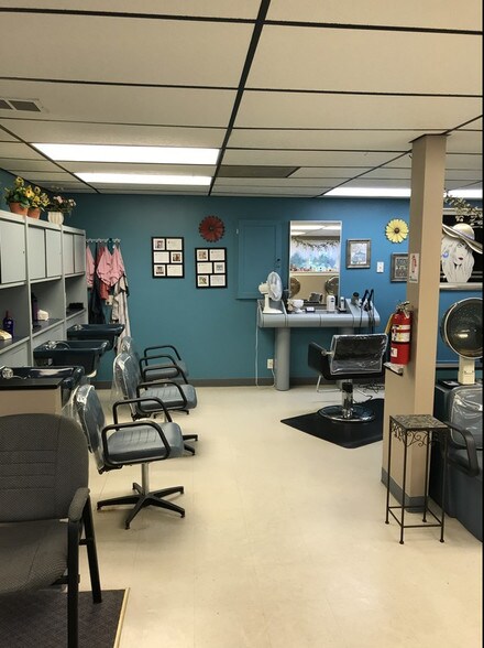 More Photos Of 1741 W Old Ridge Rd, Hobart Storefront Retail Office For Lease