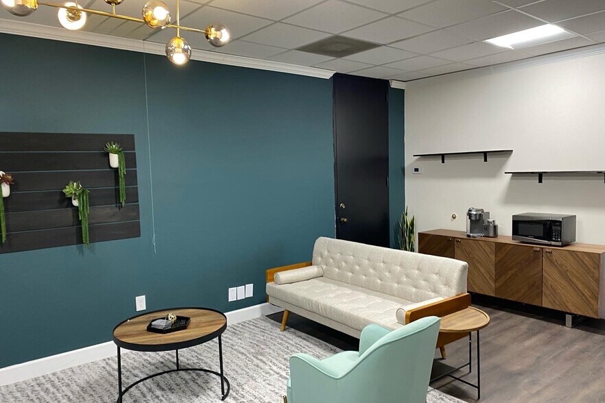 More Photos Of 16850 Saturn Ln, Houston Office For Lease