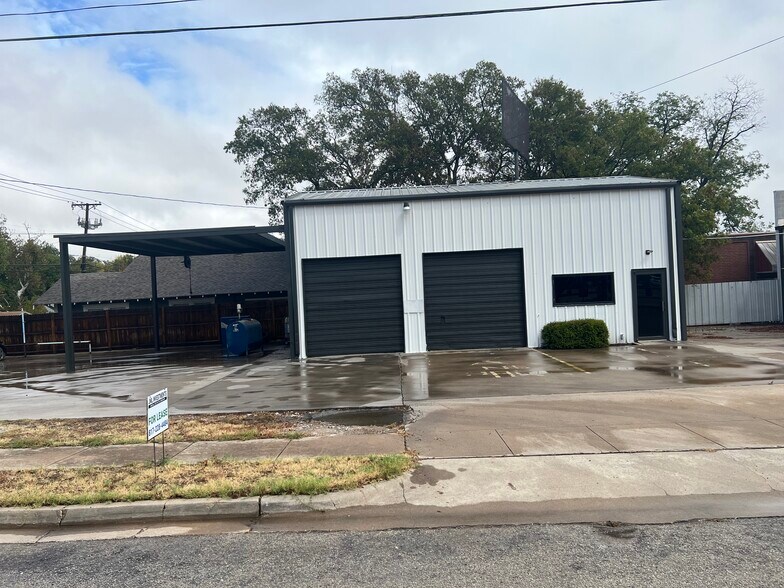 More Photos Of 424 W Henderson St, Cleburne Auto Dealership For Lease