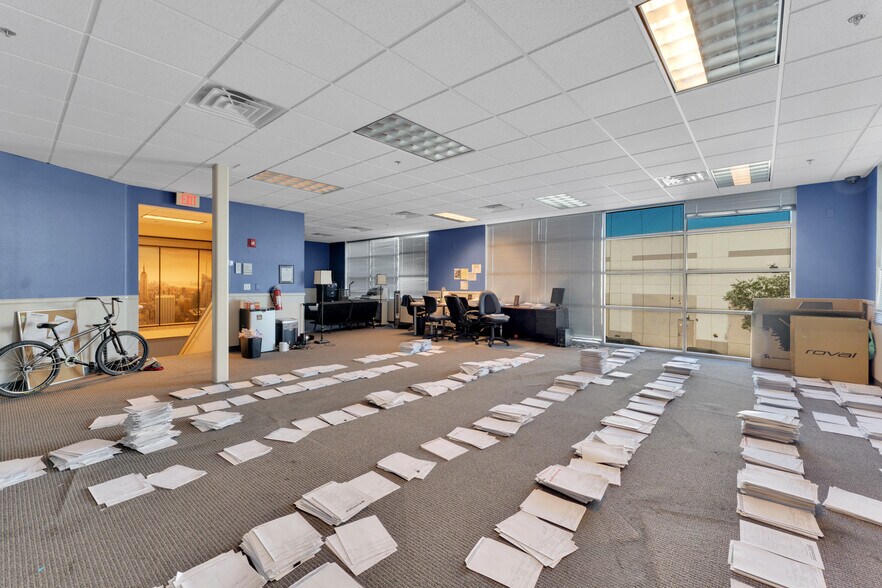 More Photos Of 1859-1863 Whitney Mesa Dr, Henderson Flex For Sale