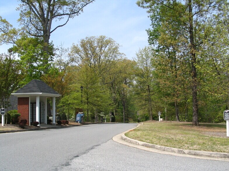 More Photos Of 701-704 Bombay Ln, Roswell Office For Lease