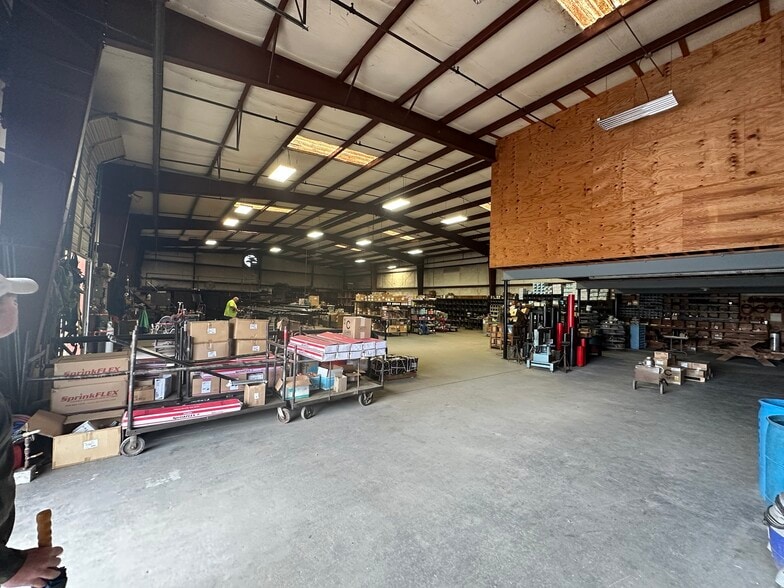More Photos Of 514 Palmetto Dr, Simpsonville Warehouse For Lease