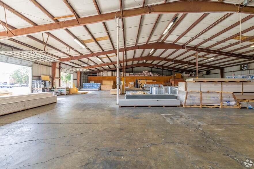 More Photos Of 7818 Depot Ln, Tampa Warehouse For Lease