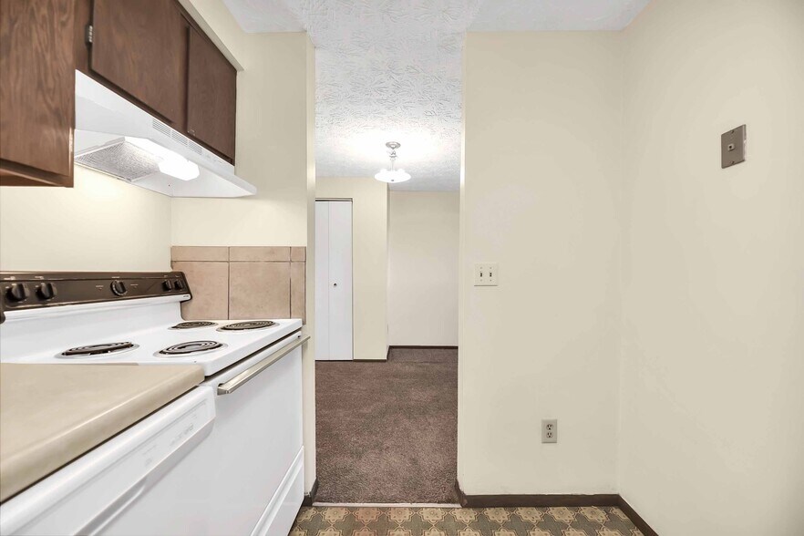 More Photos Of 2612 Pioneer Trl, Sandusky Apartments For Sale