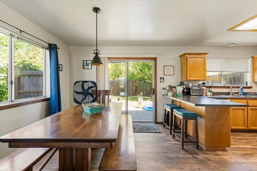 More Photos Of 416 Alder St, Mount Shasta Apartments For Sale