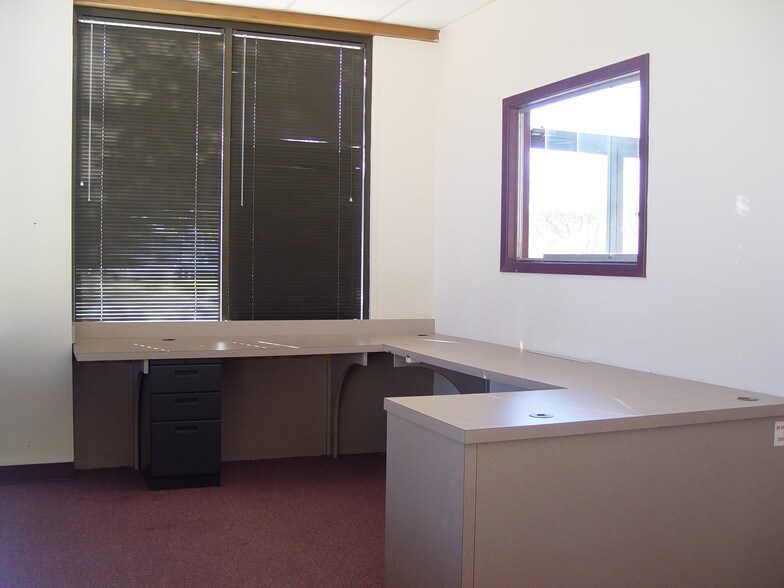 More Photos Of 2800 W 70th St, Shreveport Flex For Lease