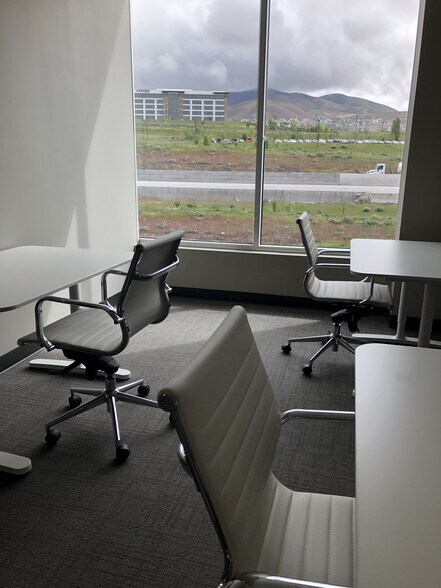 More Photos Of 2901 W Bluegrass Blvd, Lehi Office For Lease