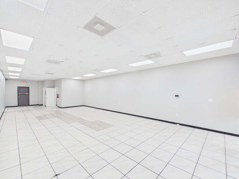 More Photos Of 17602 W Little York Rd, Houston General Retail For Lease