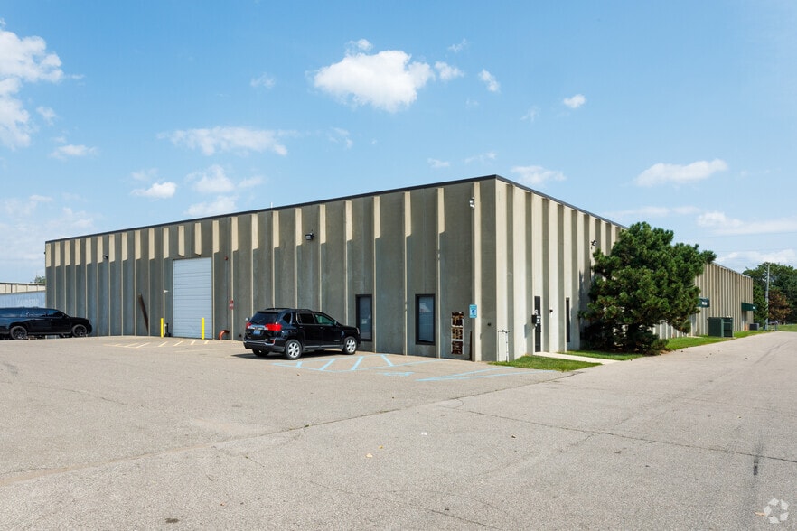 More Photos Of 29031-29045 Airport Dr, Romulus Unknown For Lease