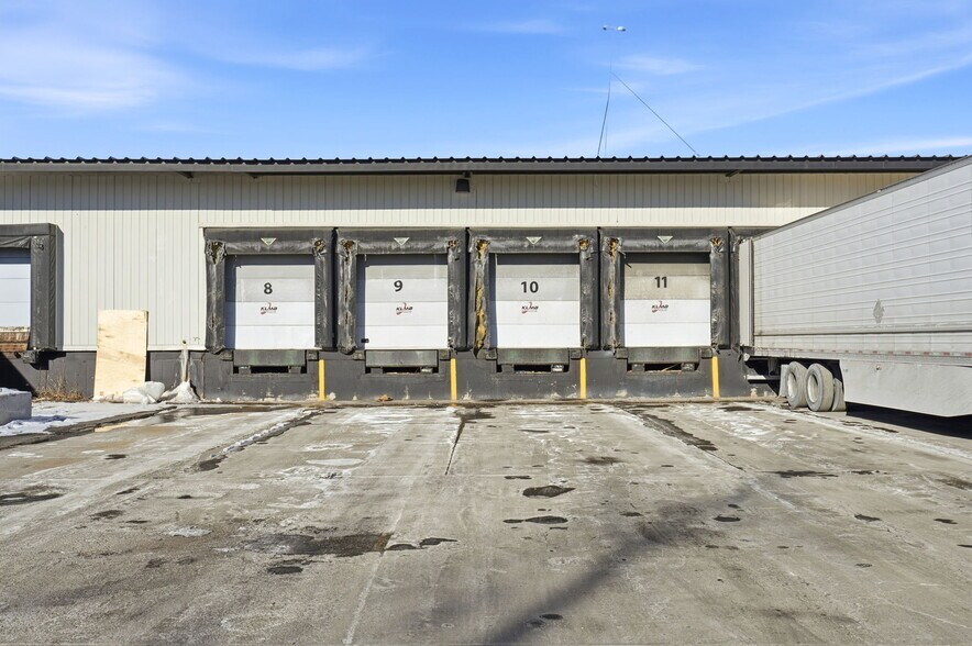 More Photos Of 8201 NE Hickory St, Minneapolis Truck Terminal For Sale