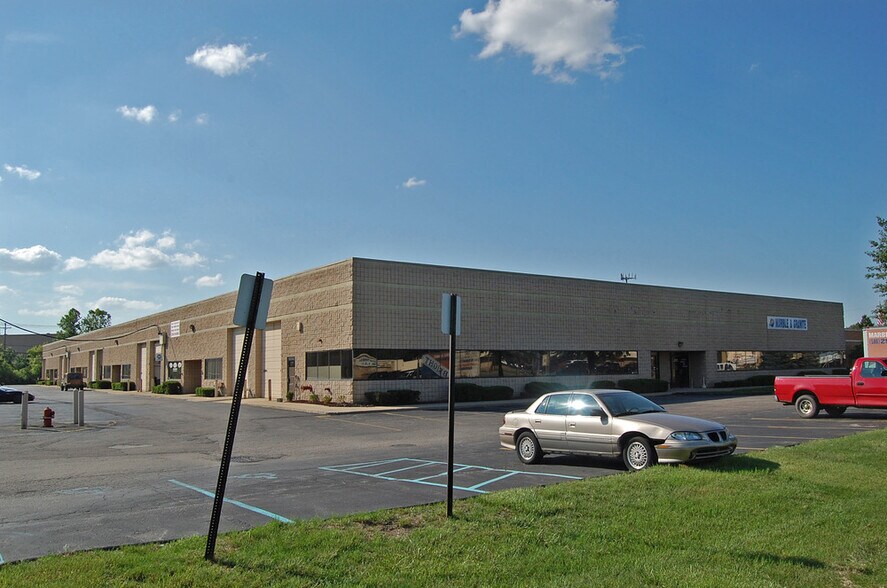 More Photos Of 33785 Groesbeck Hwy, Fraser Warehouse For Lease