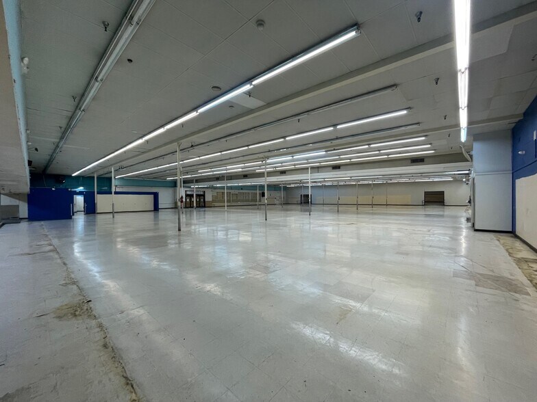 More Photos Of 7663-7667 Broadway, Lemon Grove Supermarket For Sale