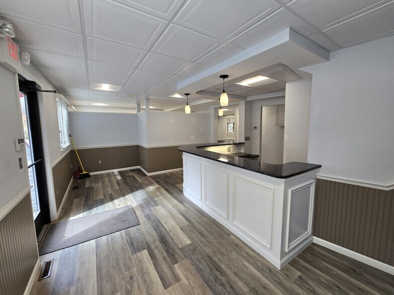 More Photos Of 237 US-206, Sandyston Medical For Sale