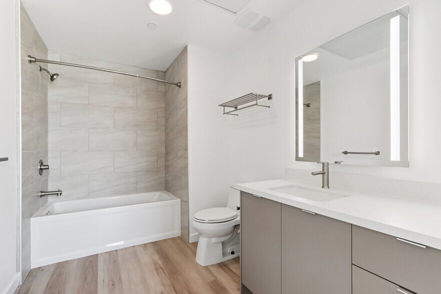 More Photos Of 9900 Venice Blvd, Culver City Apartments For Lease