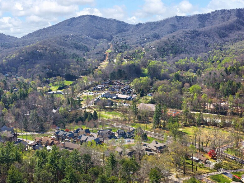 More Photos Of 2 E Market St, Black Mountain General Retail For Sale