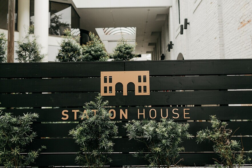 More Photos Of 260 1st Ave S, Saint Petersburg Coworking Space