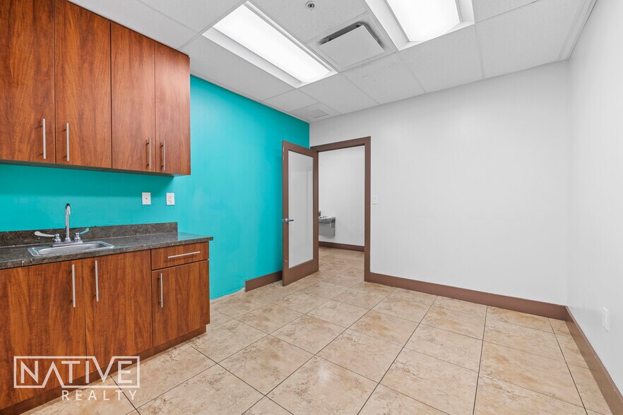 More Photos Of 311-313 E Hallandale Beach Blvd, Hallandale Beach Freestanding For Lease