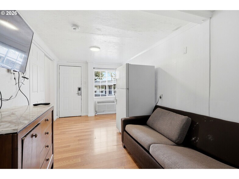 More Photos Of 11324 NE Sandy Blvd, Portland Hotel For Sale