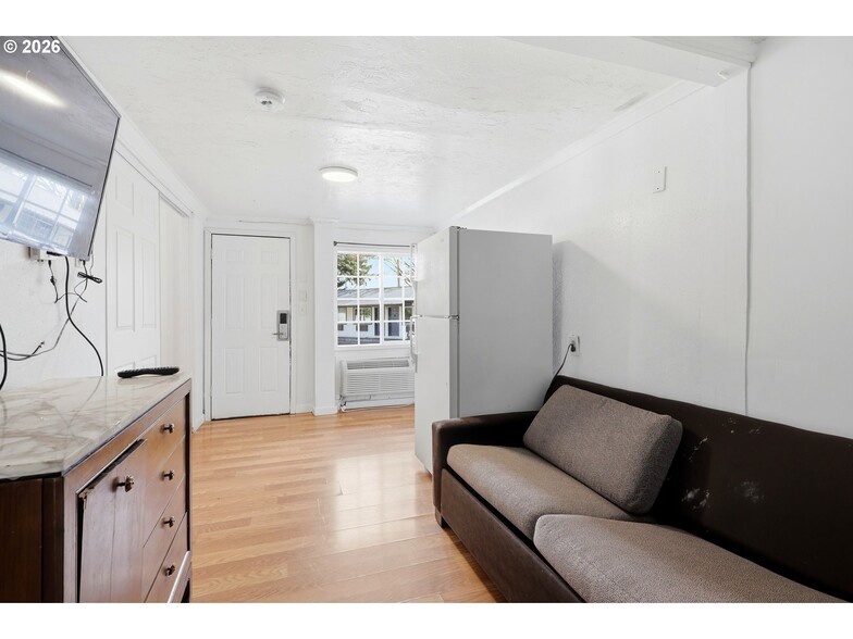 More Photos Of 11324 NE Sandy Blvd, Portland Hotel For Sale