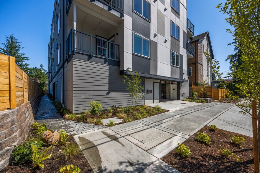 More Photos Of 2152 N 185th St, Shoreline Apartments For Sale