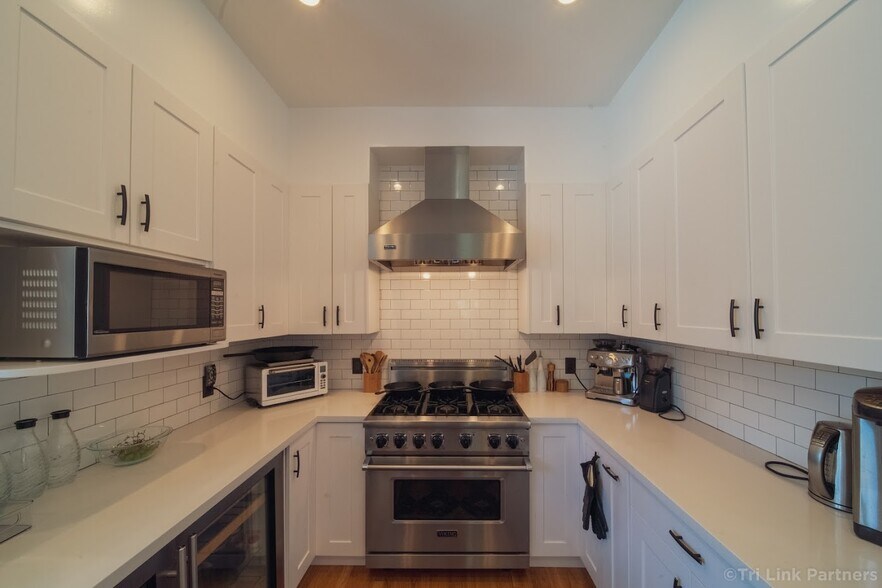 More Photos Of 435 Vernon St, Oakland Specialty For Sale