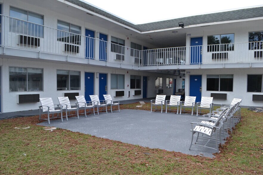 More Photos Of 10885 Harts Rd, Jacksonville Hotel For Sale