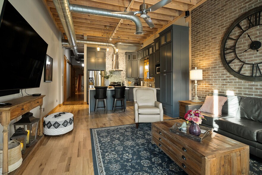 More Photos Of 207 E Main St, McMinnville General Retail For Sale