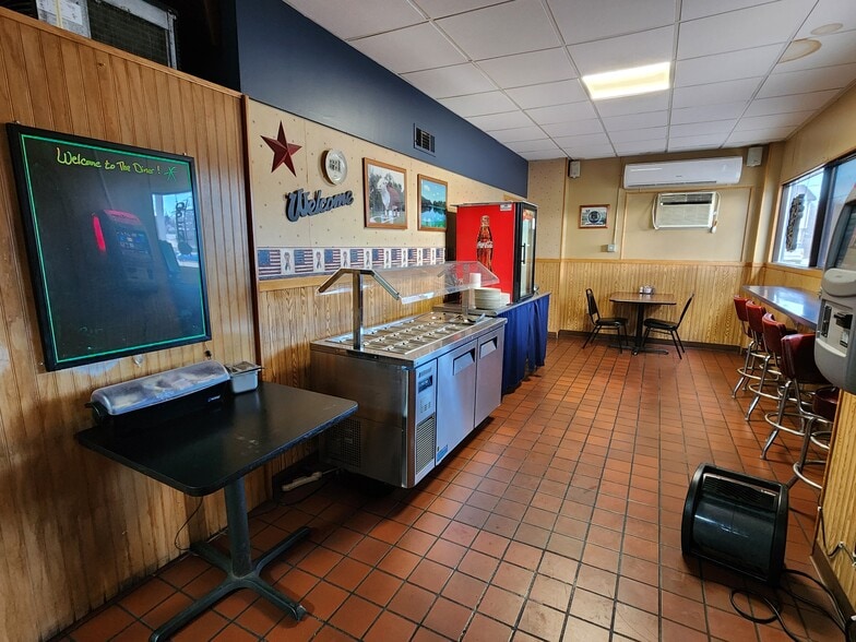 More Photos Of 604 W 7th St, Atlantic Storefront For Sale