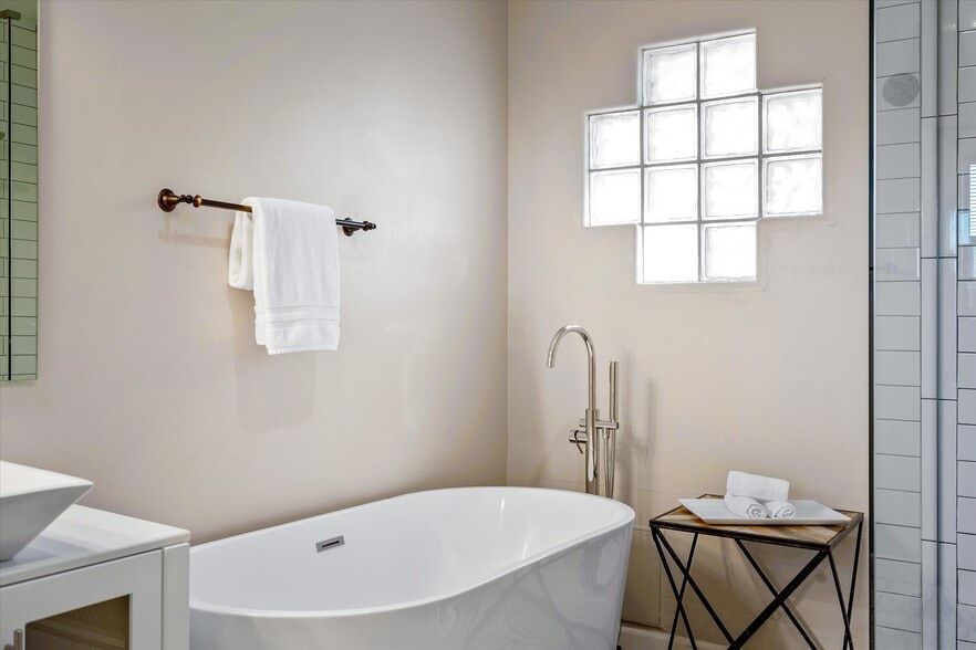 More Photos Of 10 Rojo Dr, Sedona Hotel For Sale