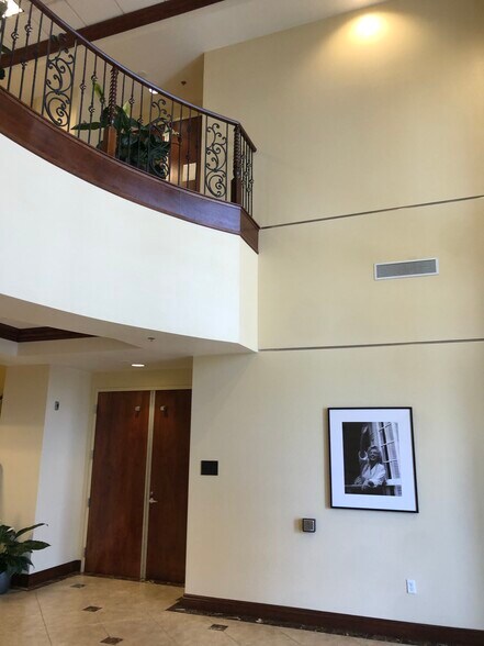 More Photos Of 5888 W Sunset Rd, Las Vegas Office For Sale