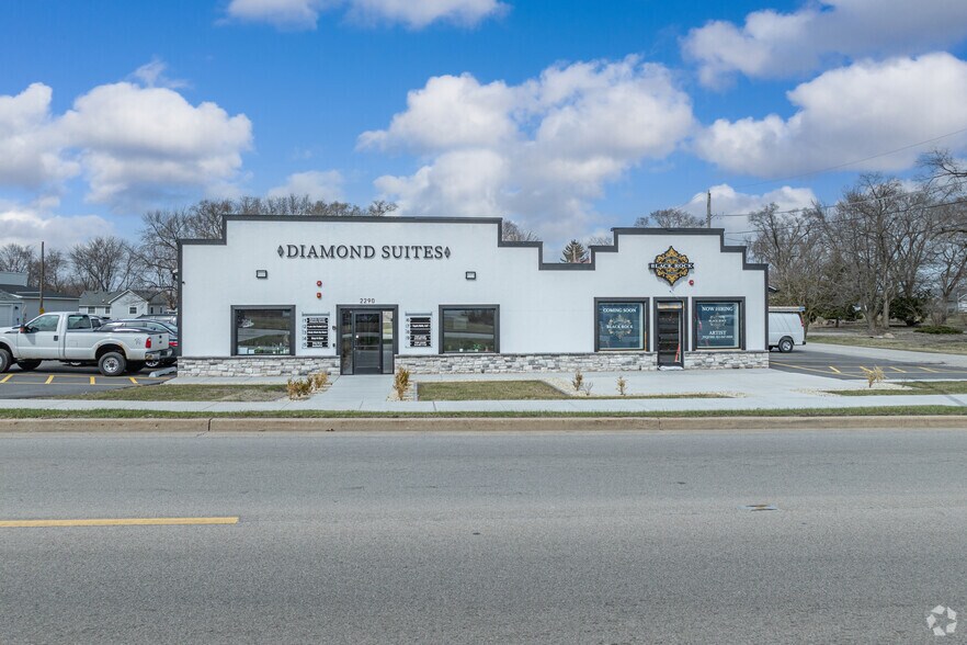 More Photos Of 2290 E Division St, Diamond General Retail For Lease