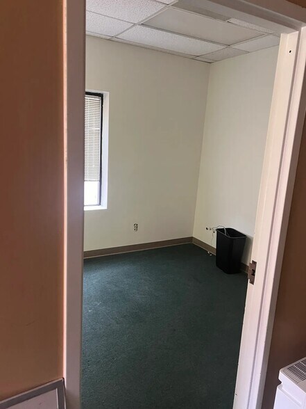 More Photos Of 1785 Grassland Pky, Alpharetta Showroom For Lease