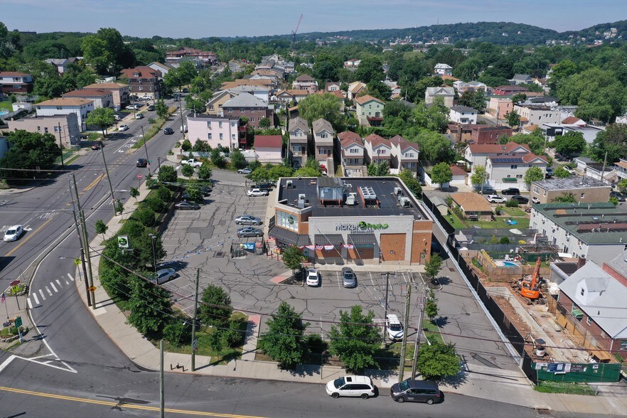 570 Tompkins Ave, Staten Island, NY 10305 Drugstore For Sale