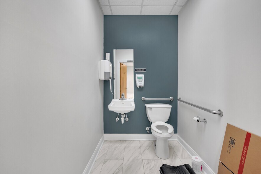 More Photos Of 20808 N Main St, Cornelius Medical For Lease