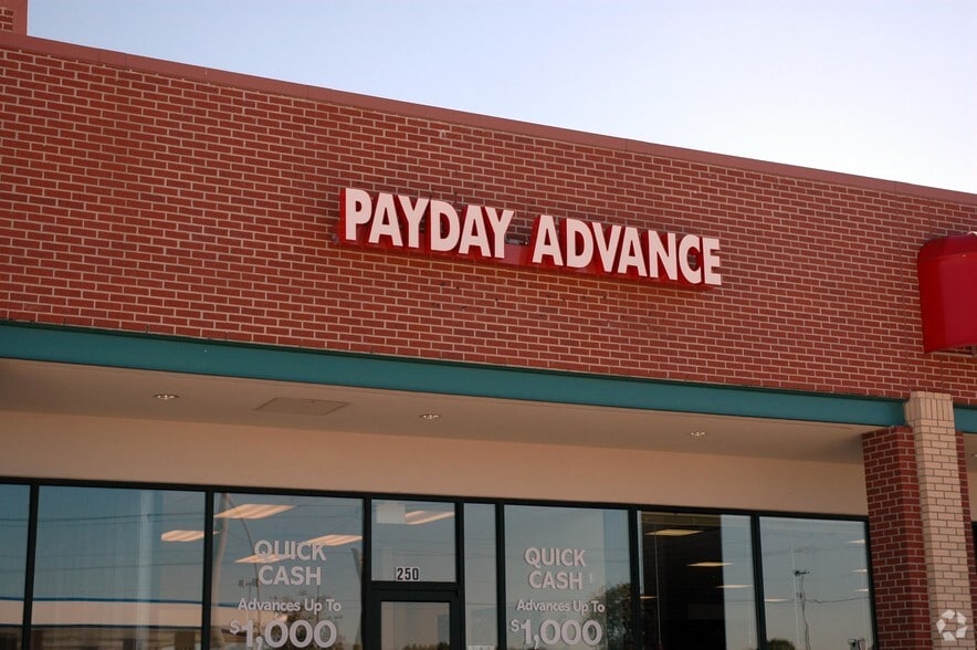More Photos Of 3046 Lavon Dr, Garland General Retail For Lease
