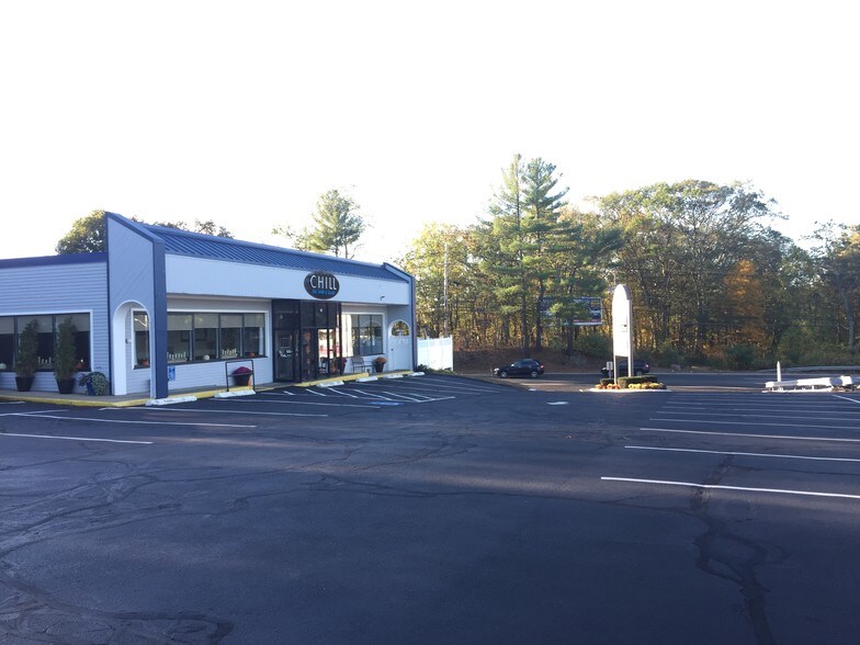 More Photos Of 416 Boston Post Rd E, Marlborough Storefront For Lease