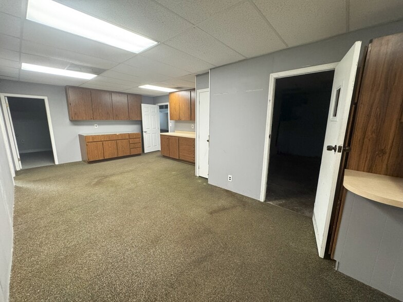 More Photos Of 2028 Palmetto St, Clearwater Light Distribution For Lease