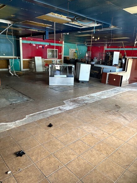 More Photos Of 4500 Commercial Way, Spring Hill General Retail For Lease
