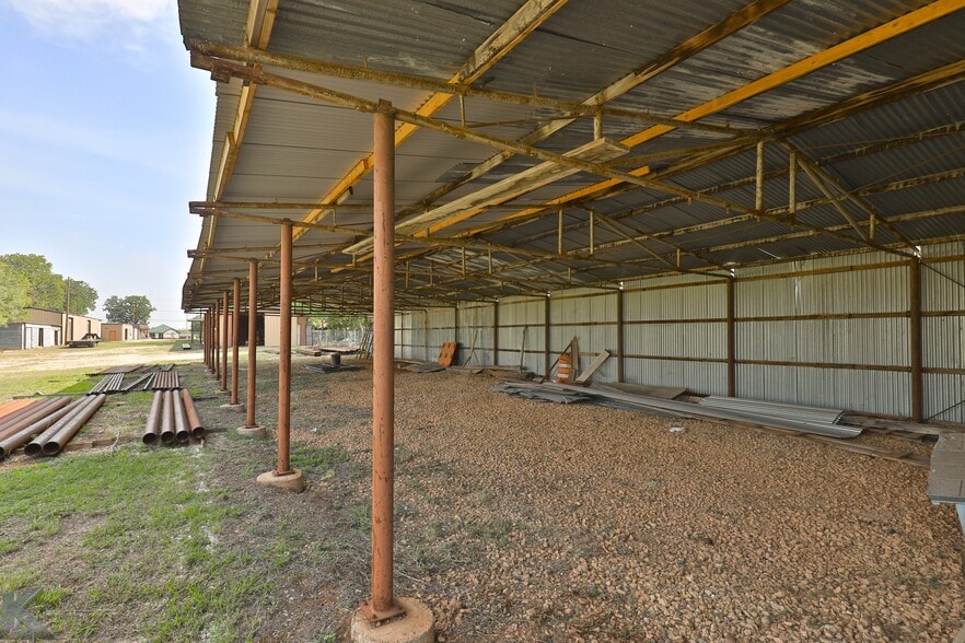 More Photos Of 411 E South 11th St, Abilene Warehouse For Lease