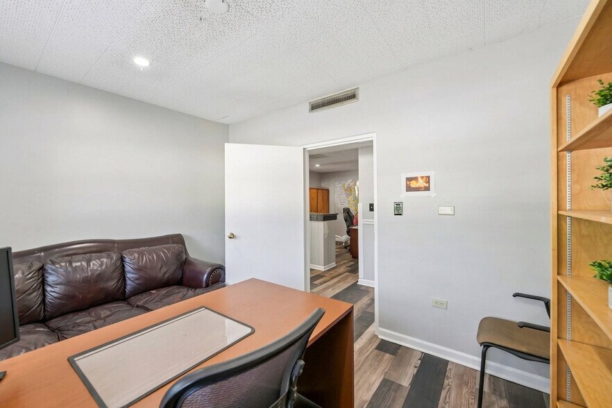 More Photos Of 224 E Broad St, Winder Medical For Sale